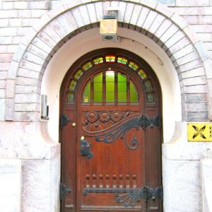 Whimsical flowers and metal details adorn this Helsinki doorway.